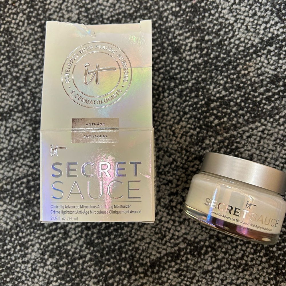 IT Cosmetics Secret Sauce Miraculous Anti-Aging Moisturizer 2oz NIb fresh